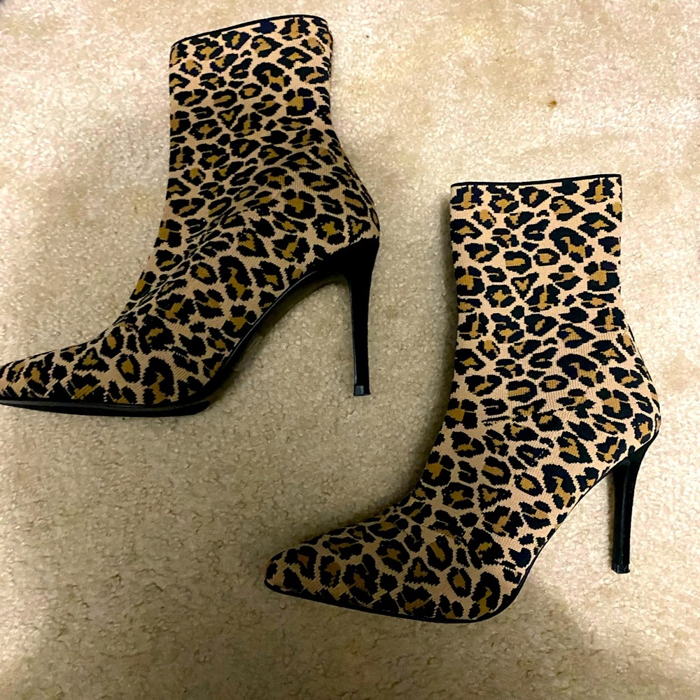 Steven Madden Leopard heel booties size 8.5